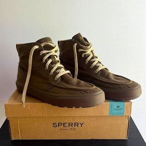 NWOT Sperry Olive Green Canvas shoes. Shoes are in perfect condition.